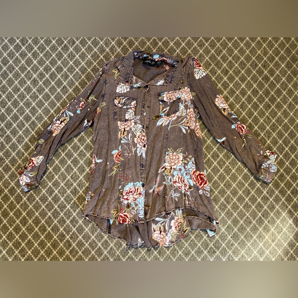 Women’s Lola P. button down. Very soft. Size medium